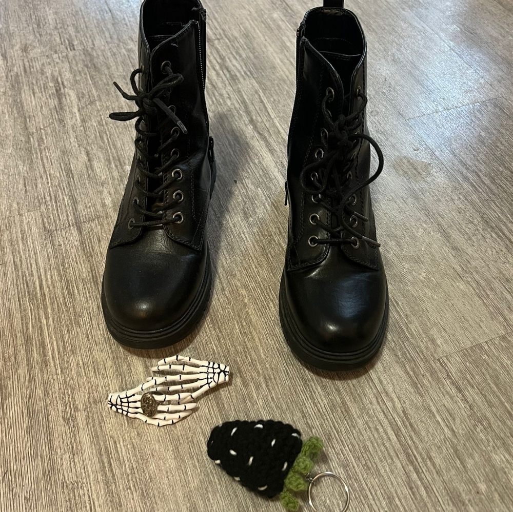 Chunky All Black Zipper Combat Boots W8.5 Wide + Free Alt Gift Bundle